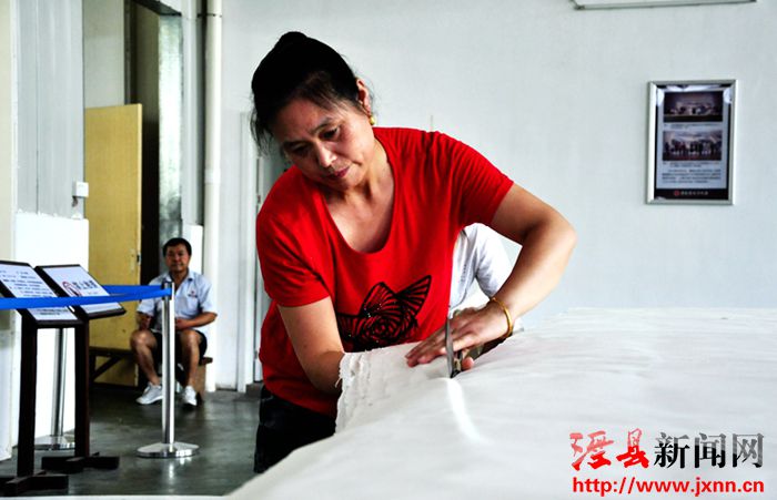 我县连续3年优发国际、书画纸抽检合格率达100%