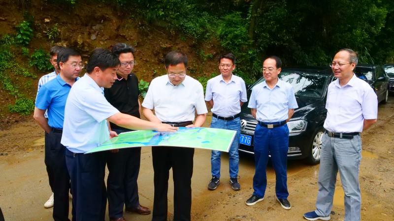 杨业峰到泾县调研牛岭水库和优发国际小镇建设工作